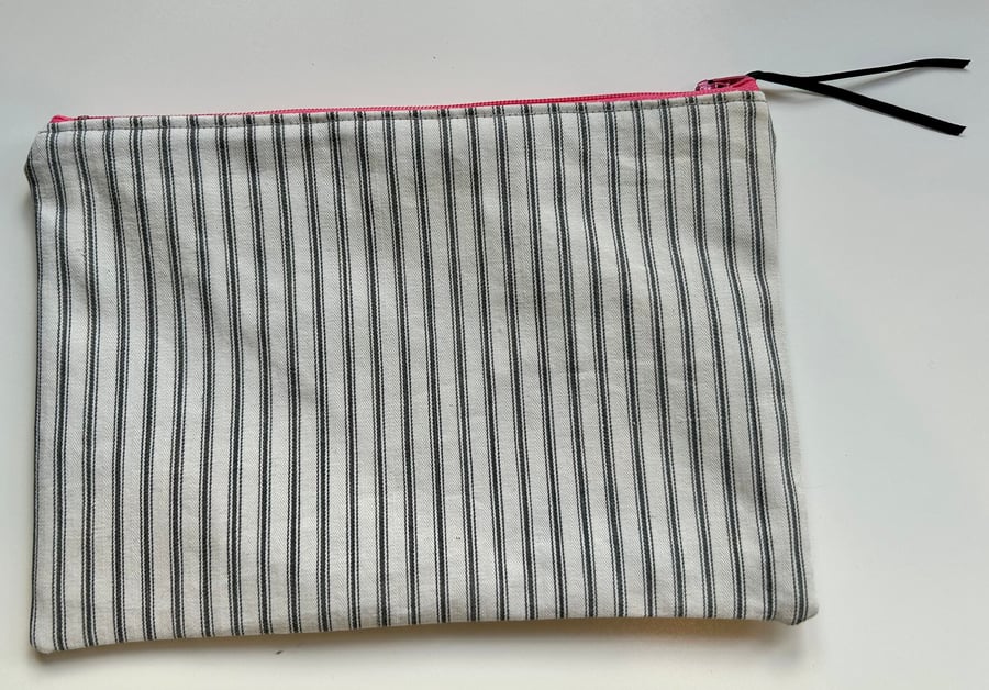 Notion Pouch, project bag, purse, zipped pouch, bag for notions, craft storage, 