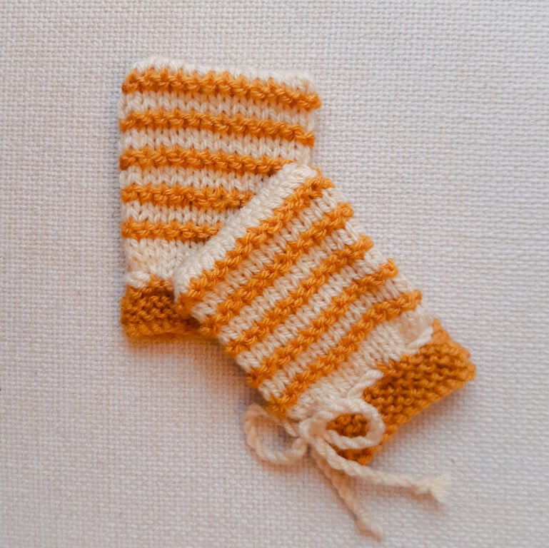 KNITTING PATTERN PDF Gold Style Mittens