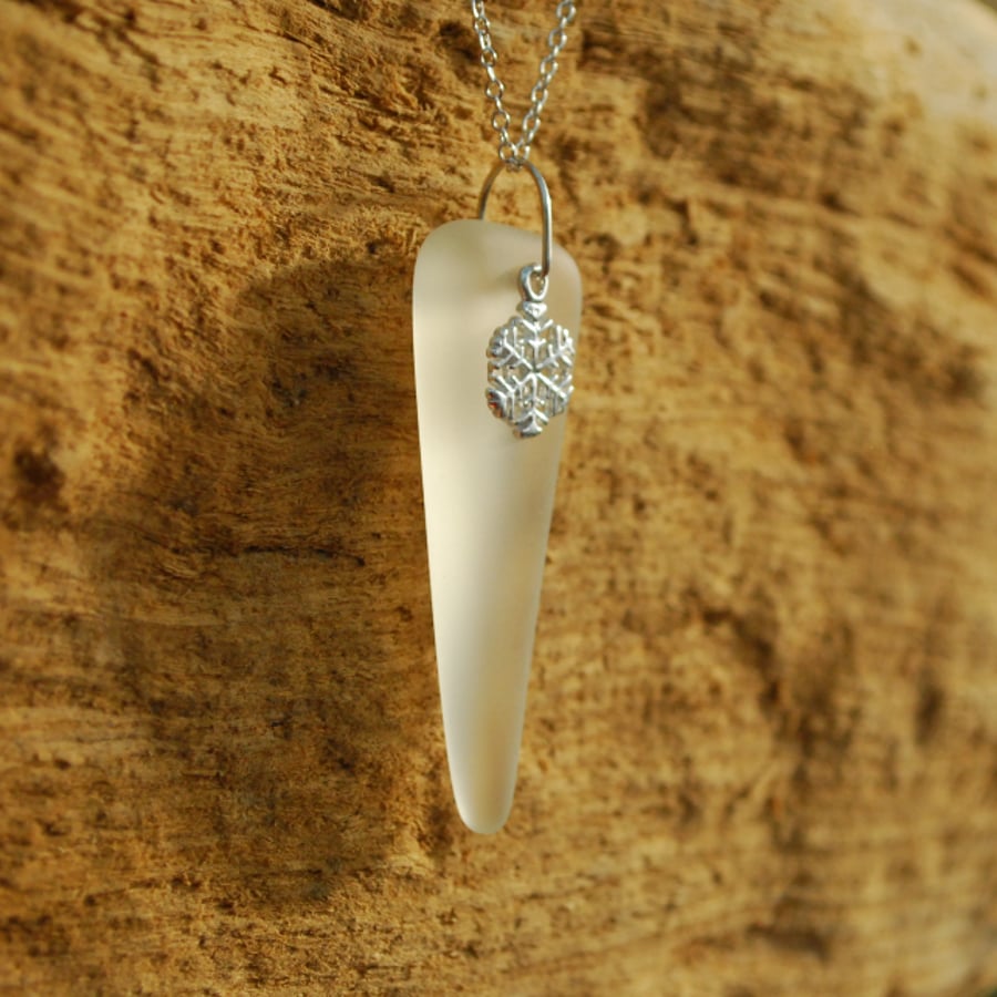 Glass icicle pendant with snowflake charm