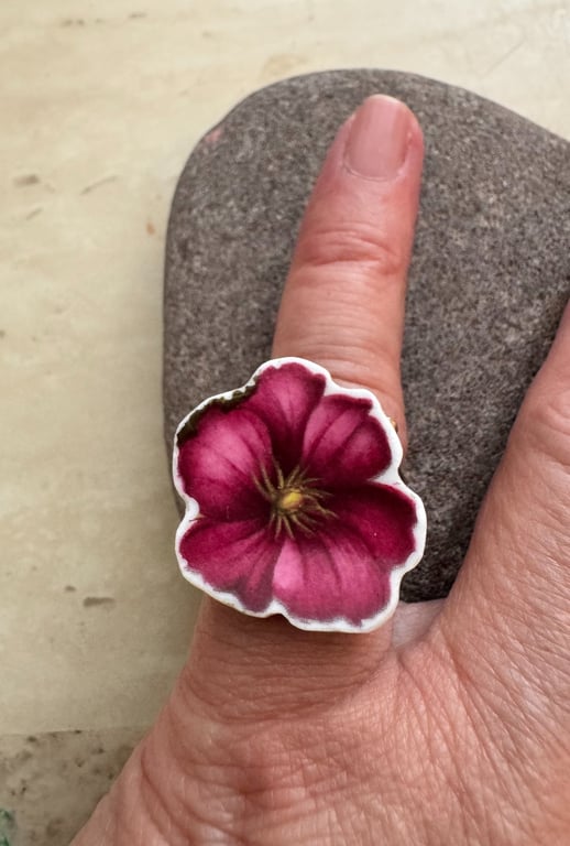 vintage crockery deep pink flower expandable ring