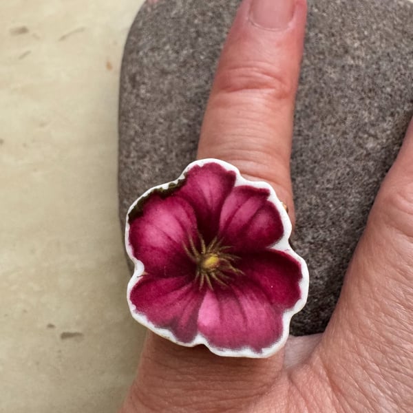 vintage crockery deep pink flower expandable ring