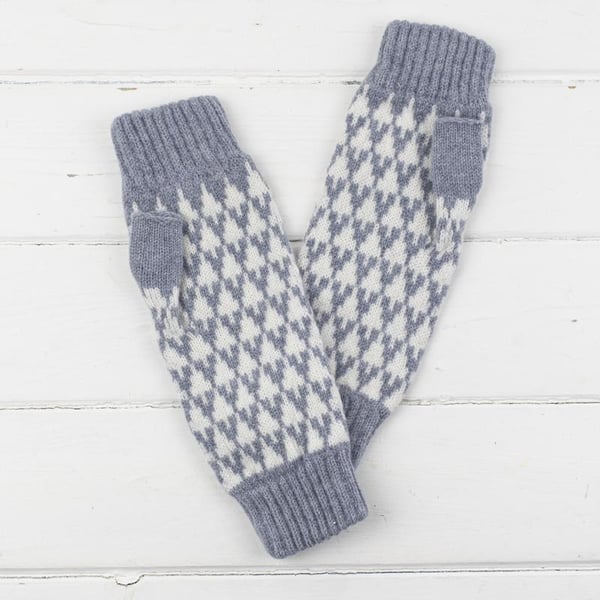 Arrow mitts - seal and white