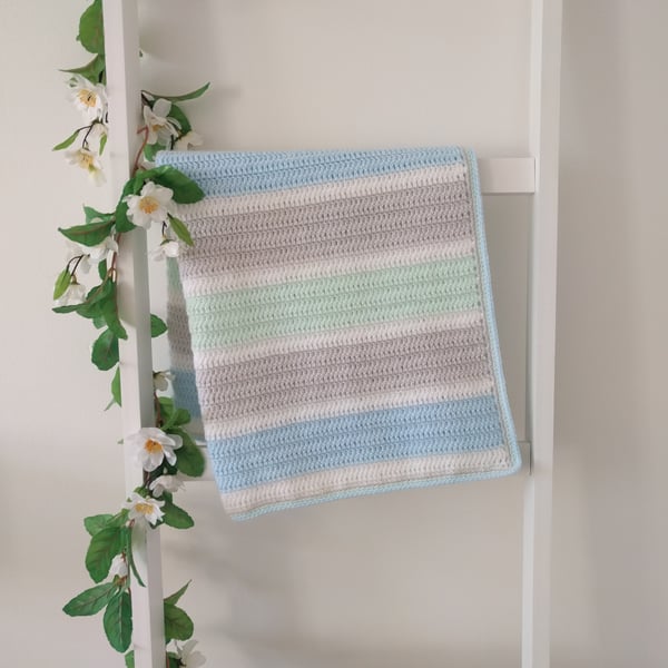 Crochet baby blanket – Blue, green and grey