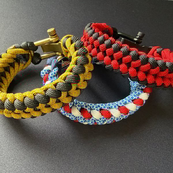 Custom made paracord 550 bracelets. Please message for colours and clasp type