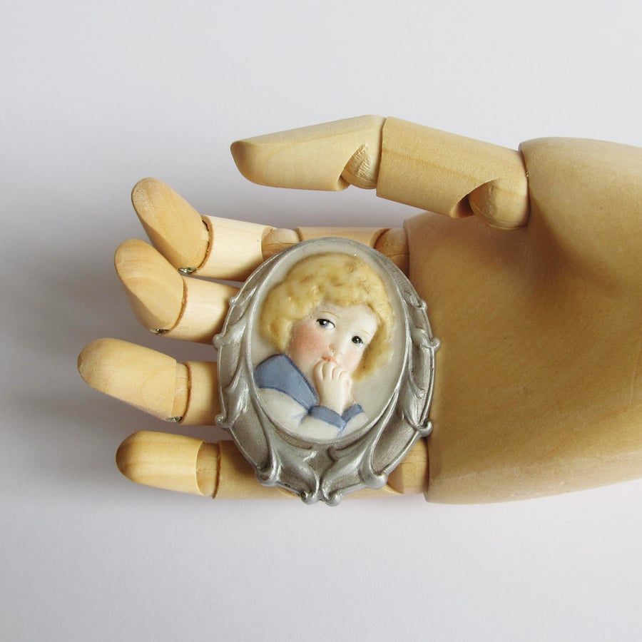 Handmade Cameo Brooch - Vintage Sailor Girl