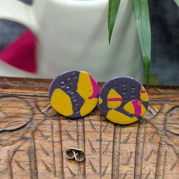 Grey ochre stud earrings 