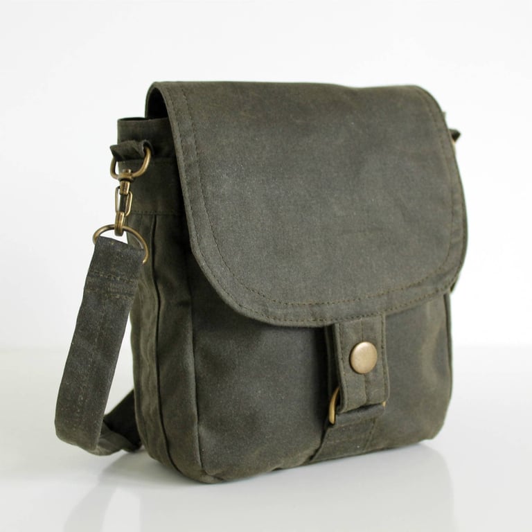 Convertible belt bag hipster plus in green by Minus