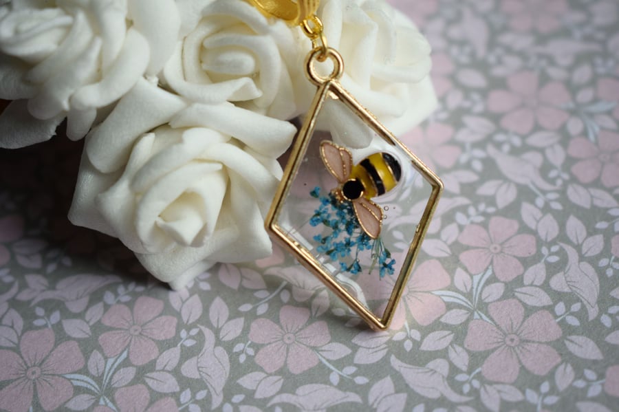 Bee and Dried Flower Pendant Necklace
