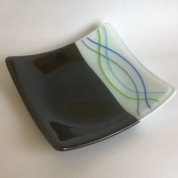Fused glass black and white decorative dish twisted cable design