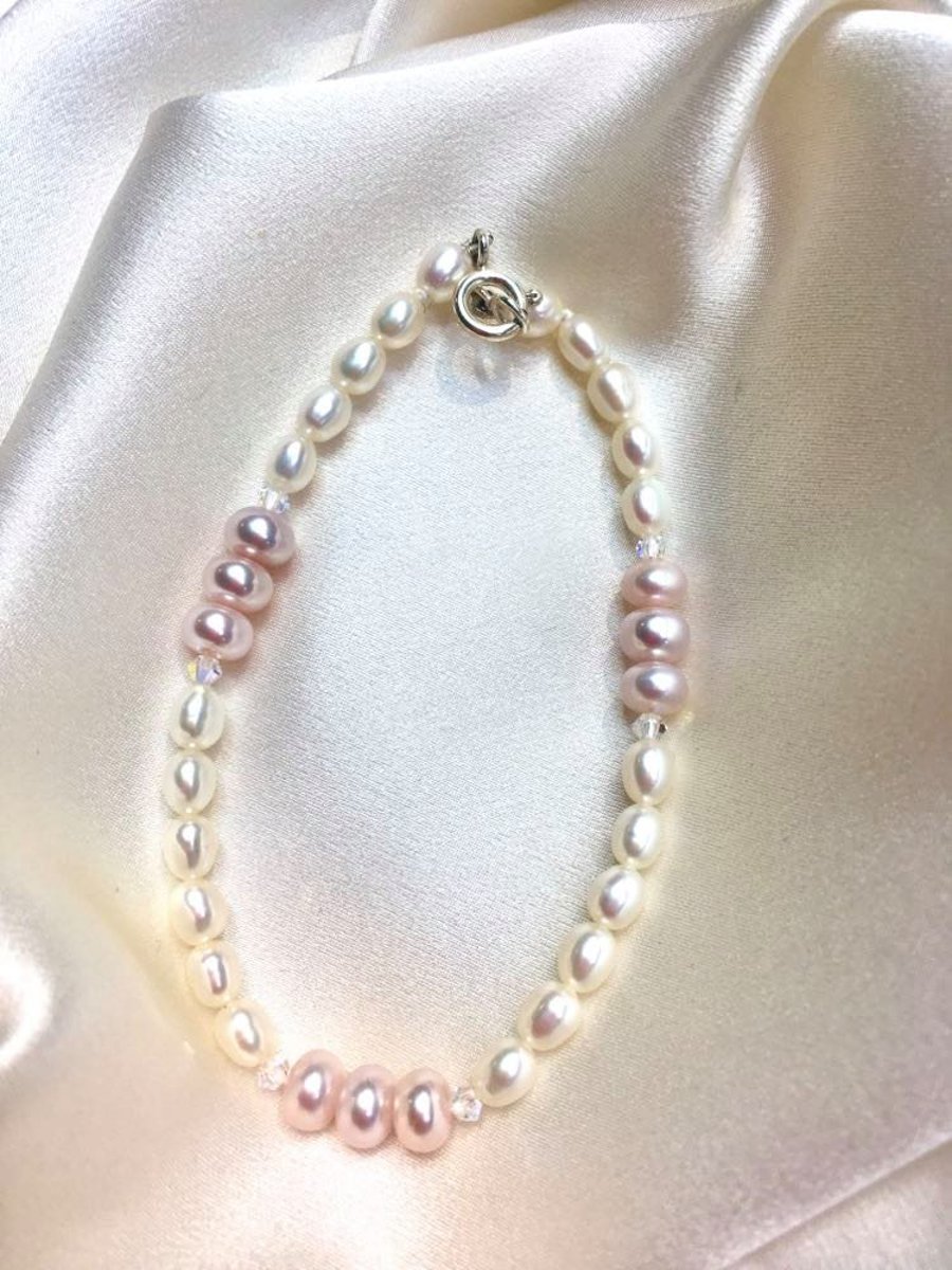 Natural pink pearl bracelet with Swarovski crystals and white freshwater pearls
