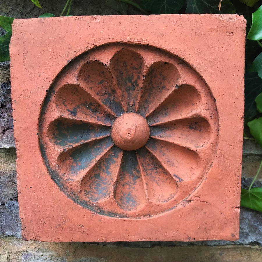 Intaglio Daisy Decorative brick 