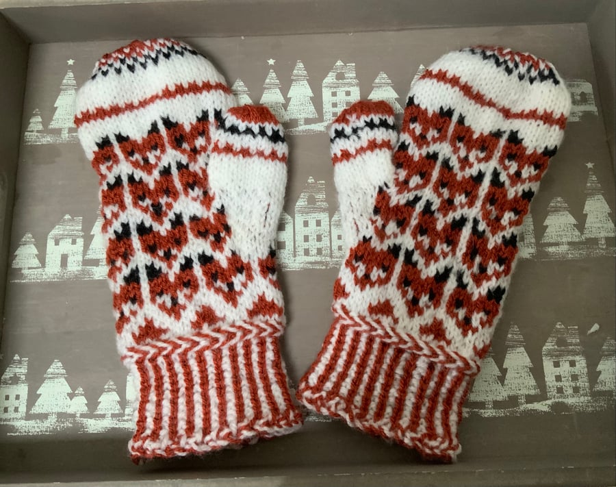 Hand Knitted Fox Head Design Ladies Autumn and Winter Mittens