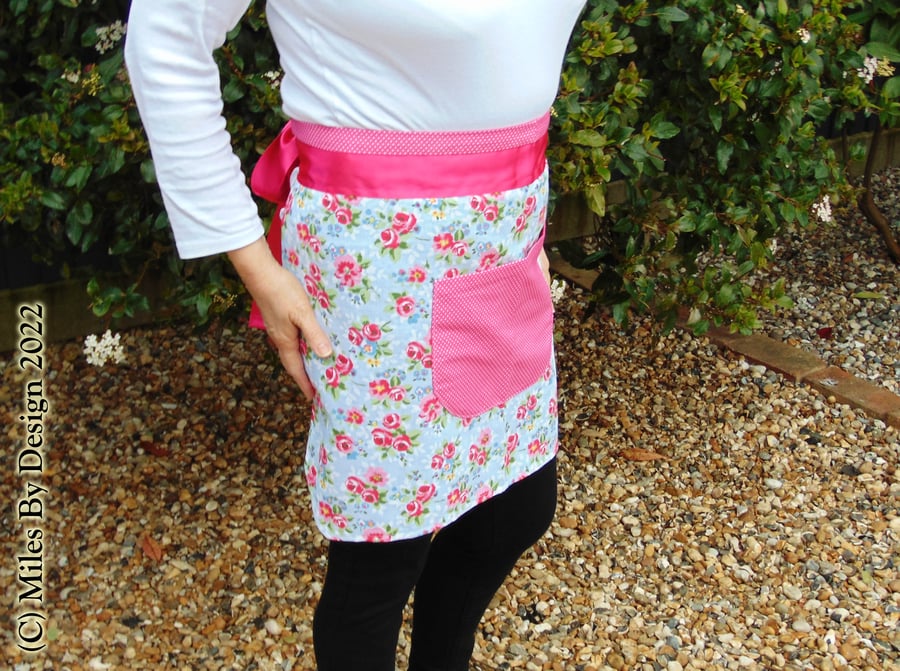 Kitsch Feminine Floral Half Apron