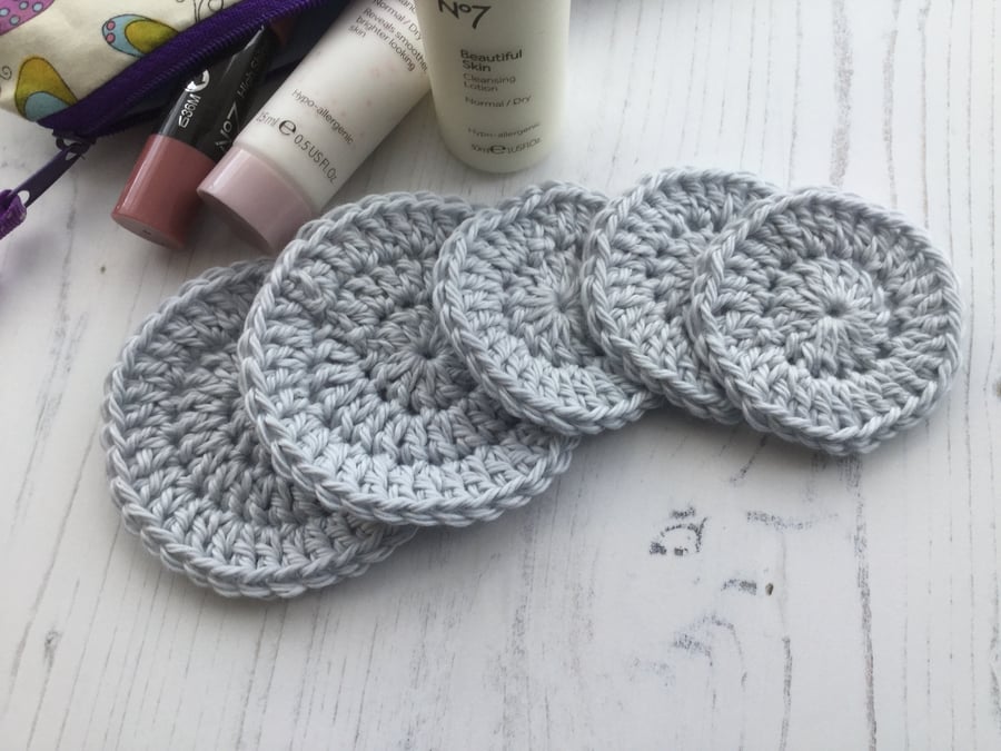 Crochet Makeup Remover Pads in Pale Grey Cotton 