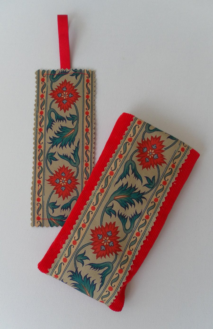 Glasses case and bookmark set, red with appliquéd panel