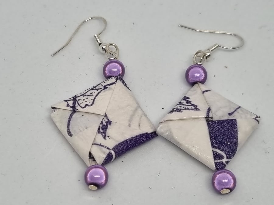 Handmade origami earrings: purple and white shoyu paper and miracle beads