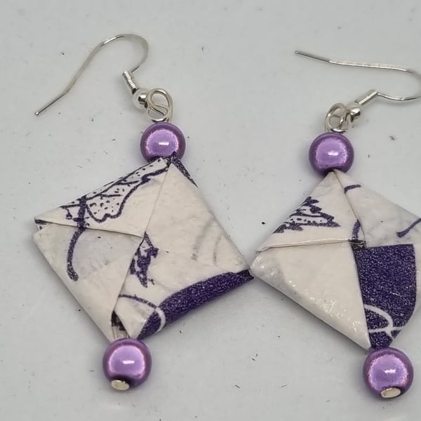 Handmade origami earrings: purple and white shoyu paper and miracle beads