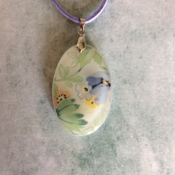 Fused glass floral pendant (0367)