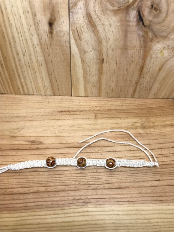 Children's Macrame Bead Bracelet. (118)