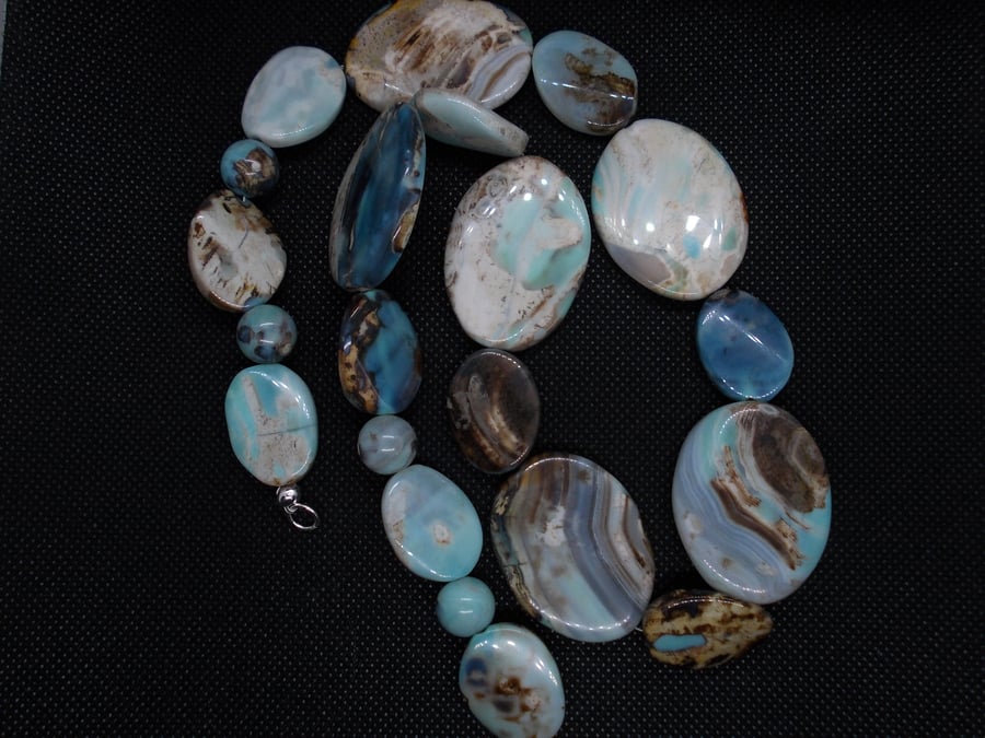 Statement agate necklace