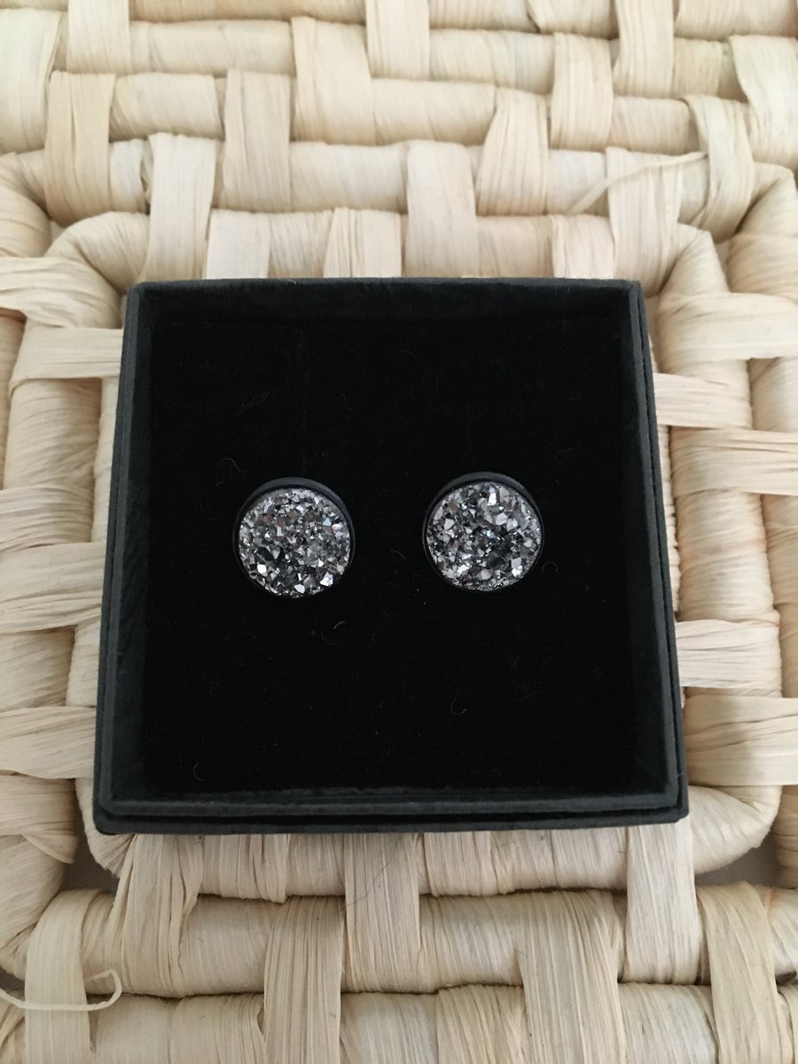 Sparkling Resin Druzy Ear Studs in Glittering Grey