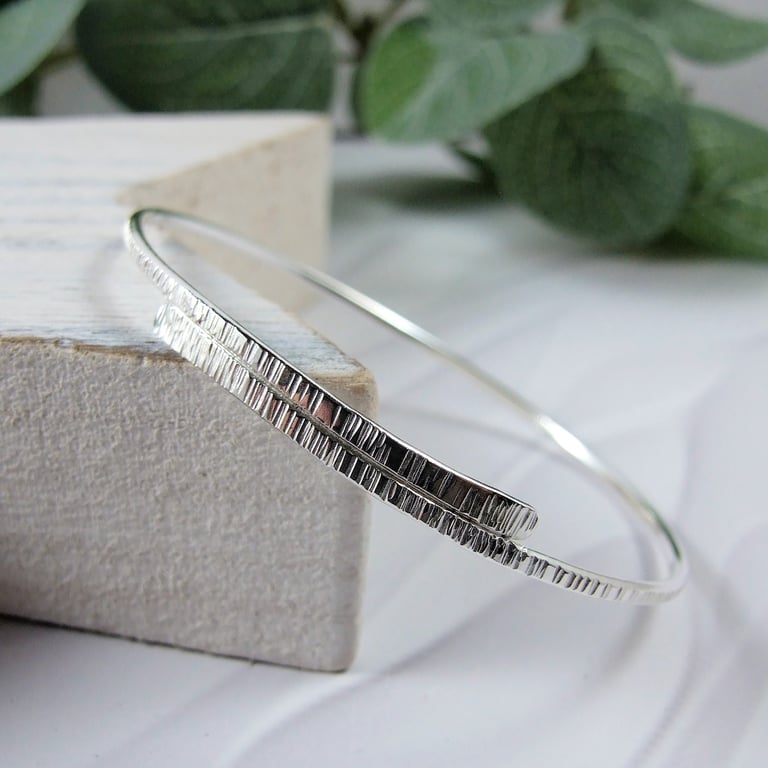 Sterling Silver Bangle in Overlap Design. Size Small 19cms