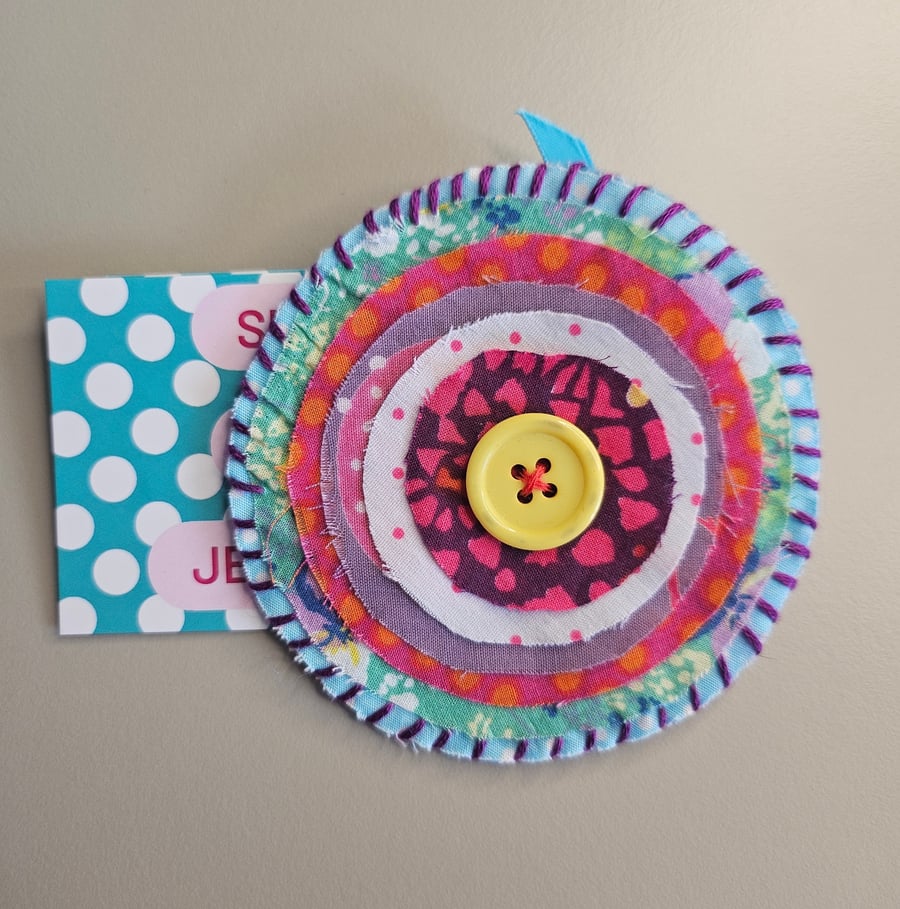 Green Rustic material brooch 