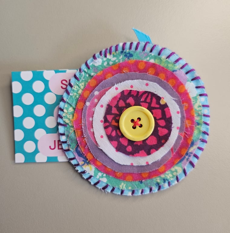 Green Rustic material brooch 