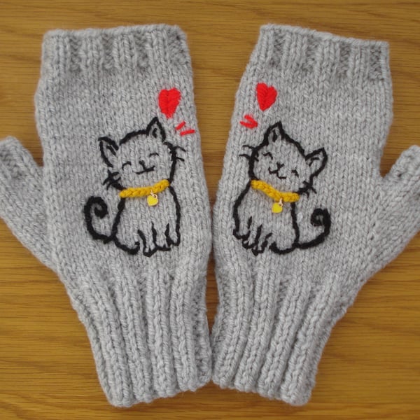 Hand Knitted Grey Gloves With Embroidered Cat With Yellow Collar (J145)