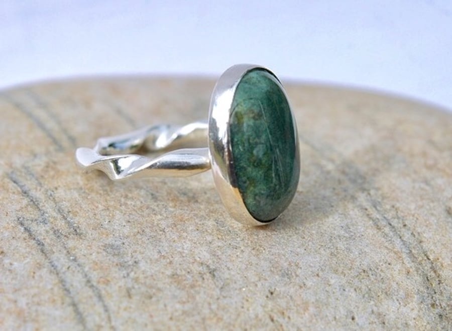 Sterling Silver Ring with Green Moss Agate Gemstone, size O, Hallmarked.