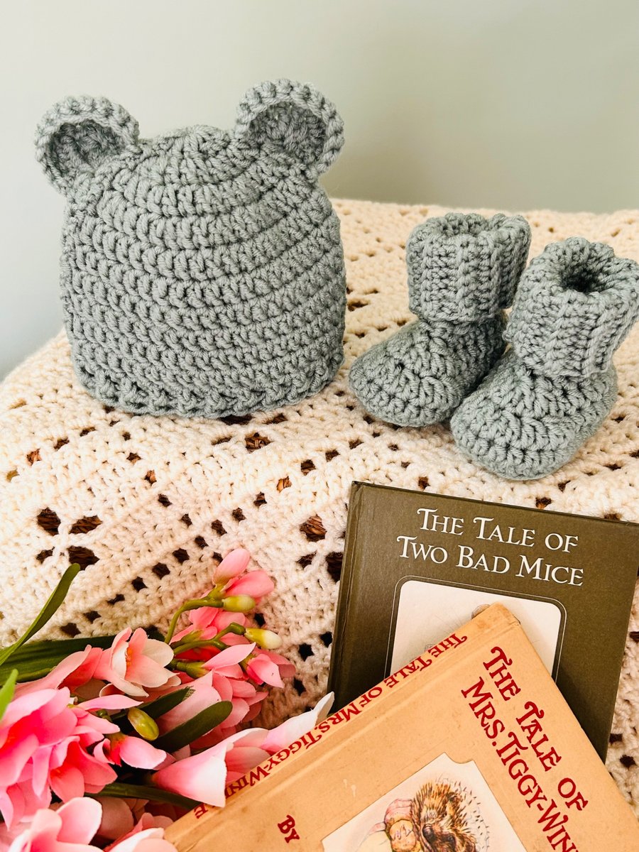 Teddy Bear Hat & Booties Gift Set