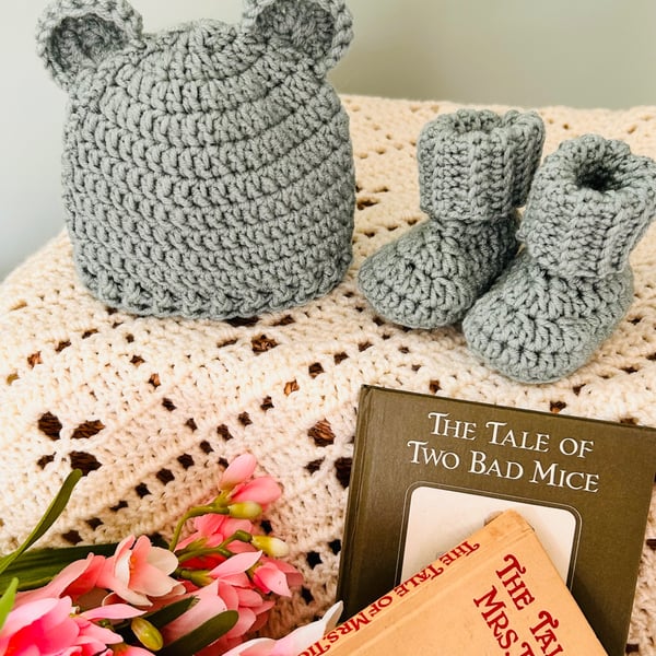Teddy Bear Hat & Booties Gift Set