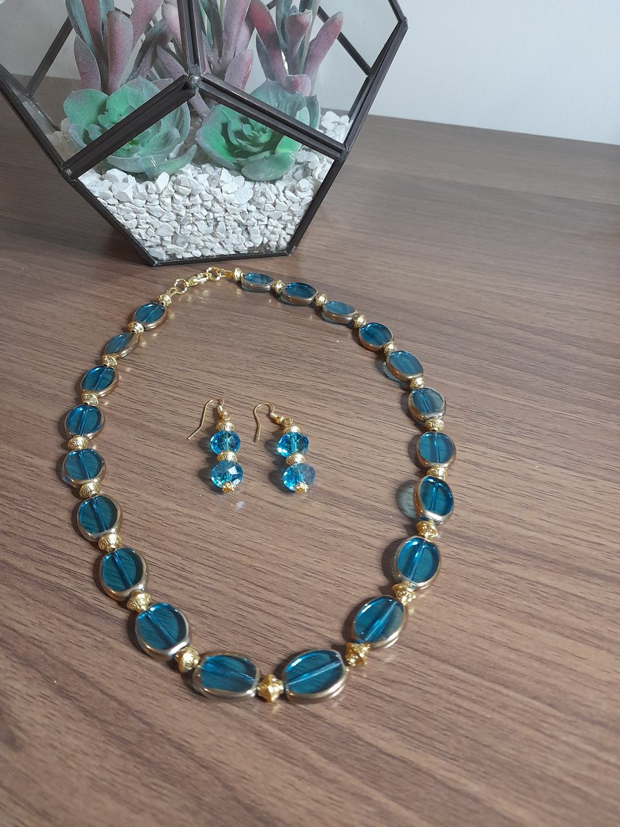 UNIQUE HANDMADE TURQUOISE AND GOLD NECKLACE AND EARRING SET.