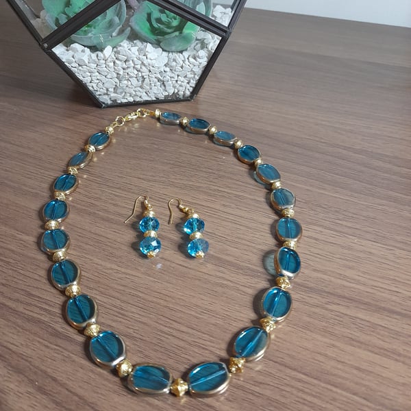 UNIQUE HANDMADE TURQUOISE AND GOLD NECKLACE AND EARRING SET.