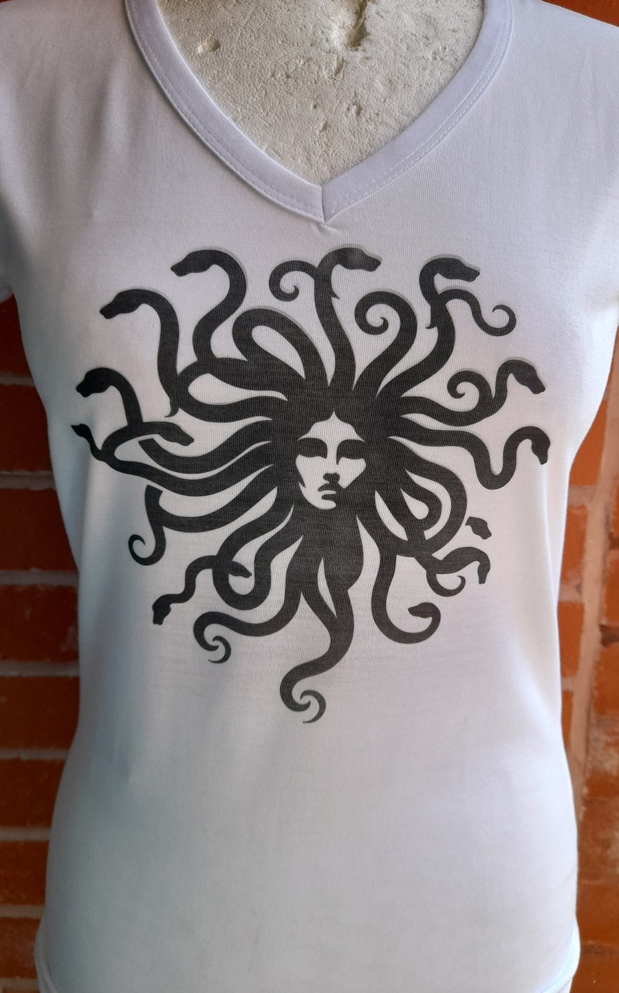 Ladies or Girls Medusa Hand Printed Tee. Size XS Bust 32" Ladyfit Style