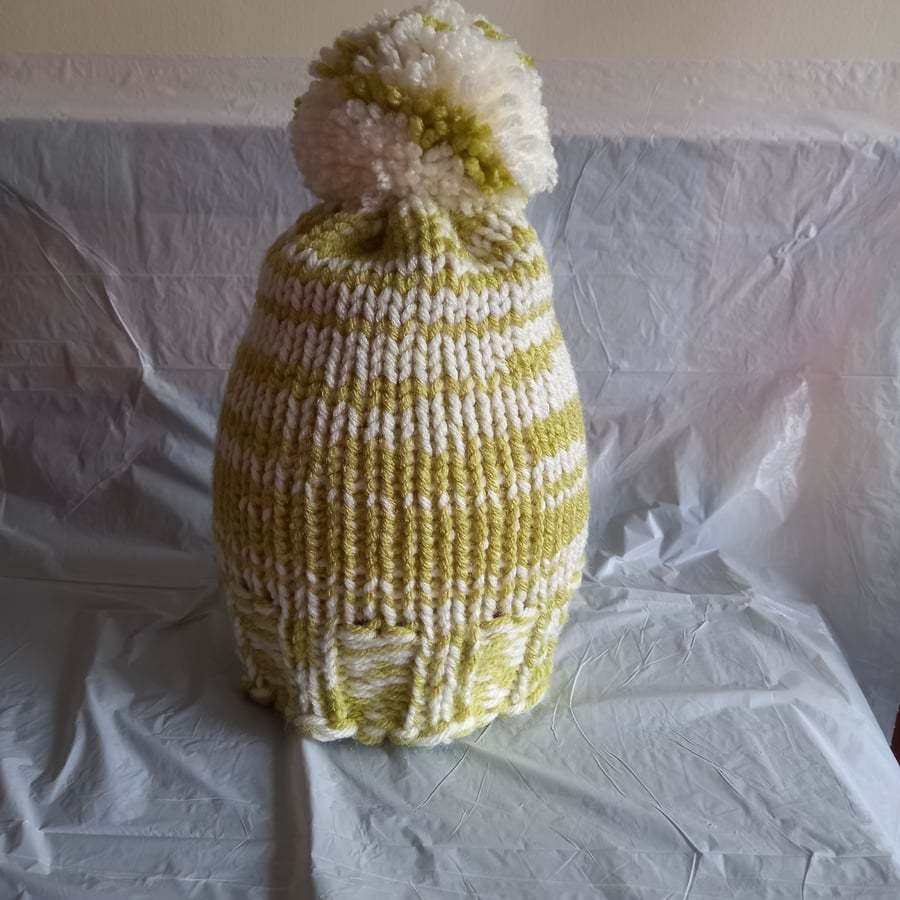 Soft & Warm Woolly Bobble Hat (pistachio & cream) – child or small adult