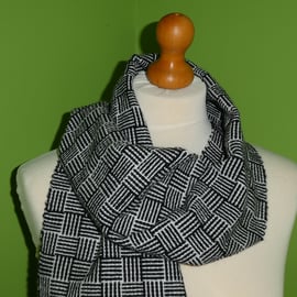 Black and White Hand Woven Scarf 