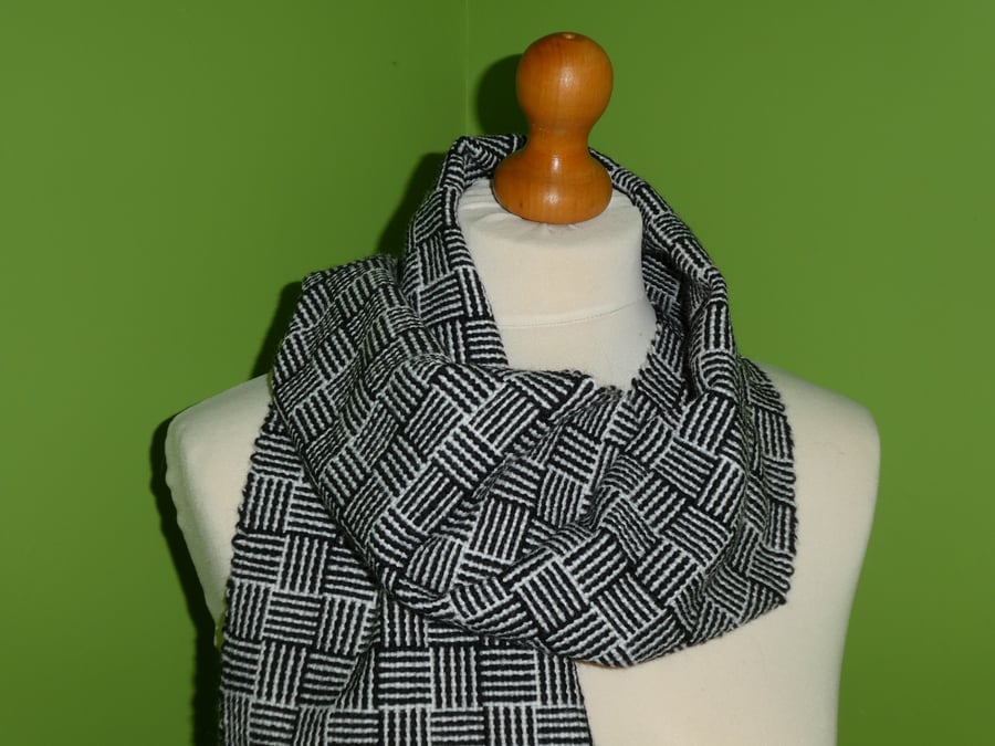 Black and White Hand Woven Scarf 
