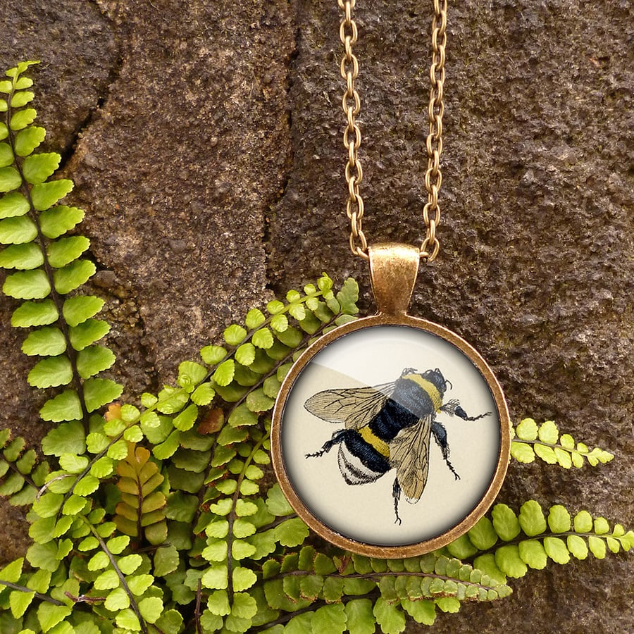 Vintage Bee Large Necklace (ER04)