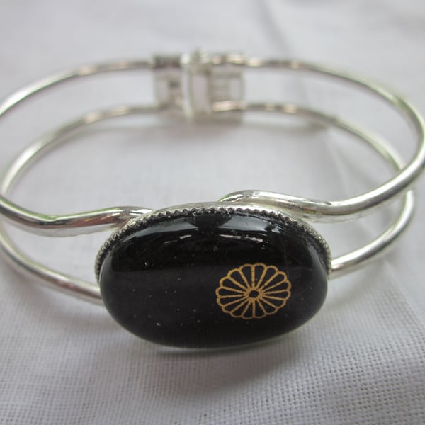 Handmade fused glass bangle - Dark Daisy