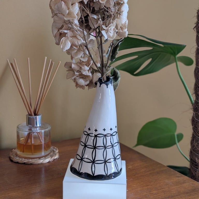 Stem Vase: Circle Waffle