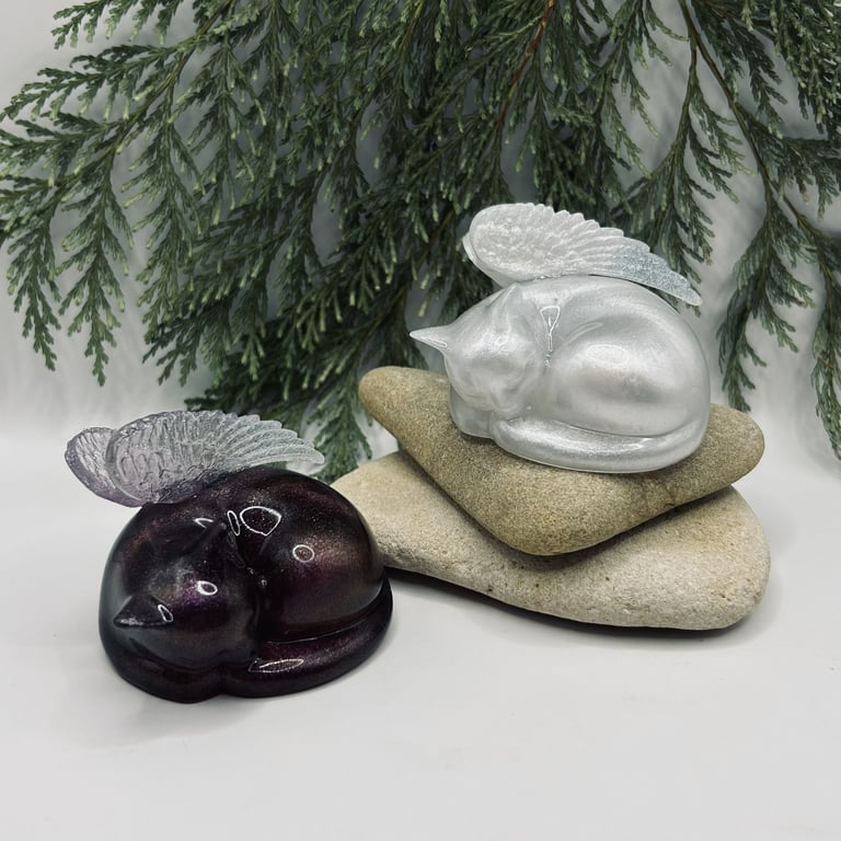 Angelis Felinus Resin Sleeping Cats with Glitter Wings, Memorial Ornament, Gift