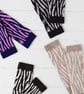 Zebra fingerless gloves - cobble and white - Image 5