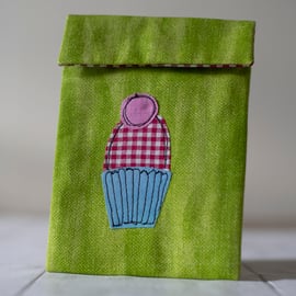 Appliquéd Cupcake Design Bag Pouch