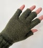 Fingerless gloves dark green - Image 2