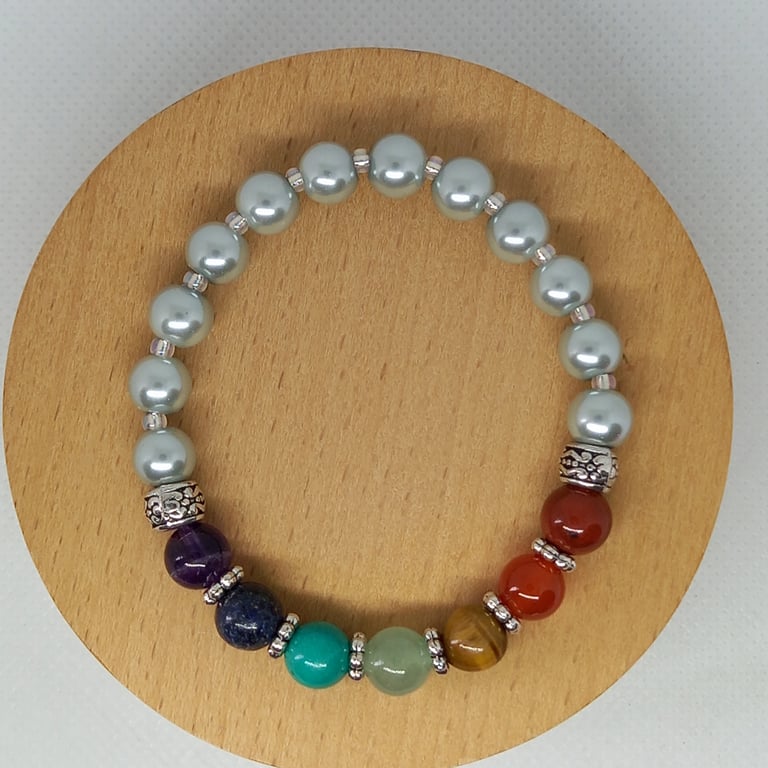 Chakra bracelet with grey pearls