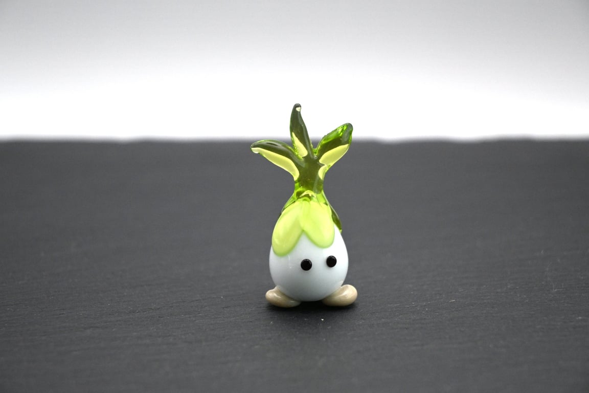 small glass spring onion figure