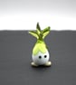 small glass spring onion figure - Image 1