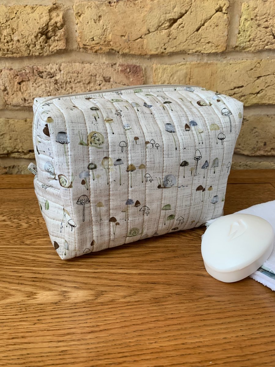 Snails And Mushrooms Print Quilted Fabric Box Shape Wash Bag