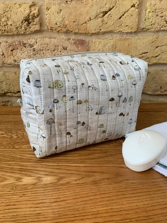 Snails And Mushrooms Print Quilted Fabric Box Shape Wash Bag